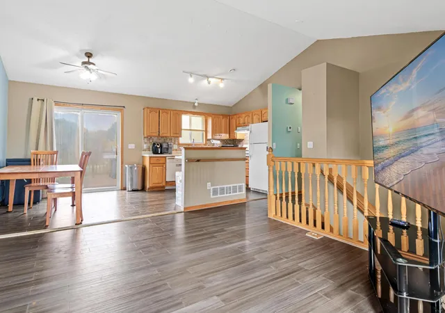 Photo 3 of Single family home for sale at 1601 Maple Ave, Buffalo, MN 55313 | MLS# 7157398 | Listing updated on 2026-10-10