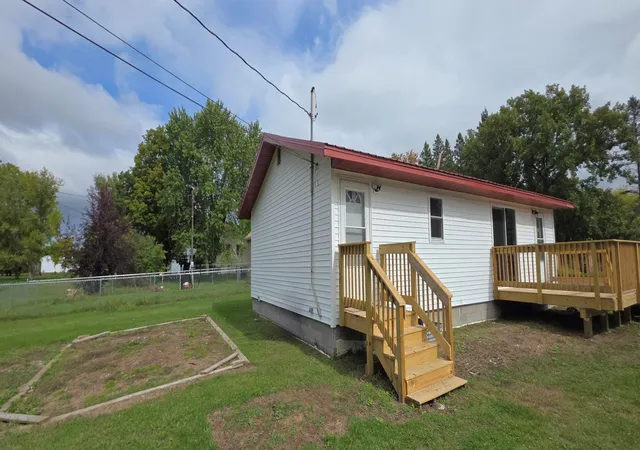 Photo 3 of Single family home for sale at 313 Oak St S, Onamia, MN 56359 | MLS# 7157401 | Listing updated on 2026-10-09