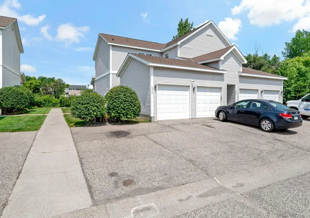 Photo 1 of Single family home for sale at 2935 Hemingway Dr, Chaska, MN 55318 | MLS# 7157411 | Listing updated on 2026-10-08