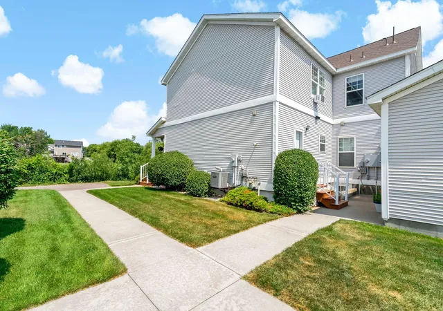 Photo 2 of Single family home for sale at 2935 Hemingway Dr, Chaska, MN 55318 | MLS# 7157411 | Listing updated on 2026-10-08