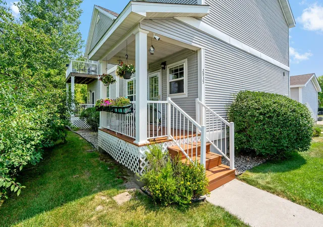 Photo 3 of Single family home for sale at 2935 Hemingway Dr, Chaska, MN 55318 | MLS# 7157411 | Listing updated on 2026-10-08