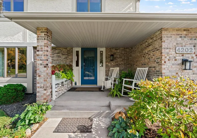 Photo 2 of Single family home for sale at 4202 Willow Wood Dr, Saint Paul, MN 55127 | MLS# 7157415 | Listing updated on 2026-10-20