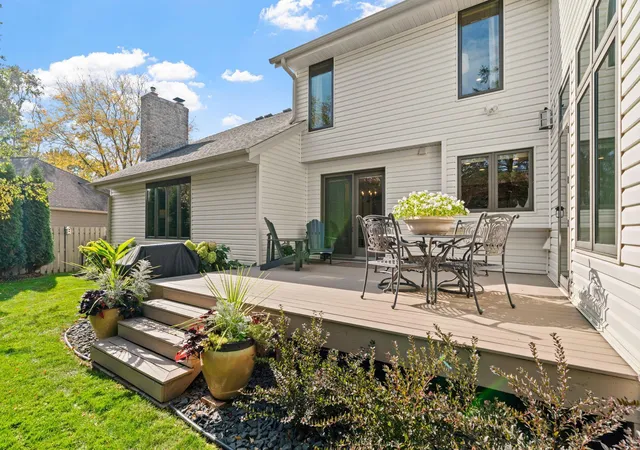 Photo 3 of Single family home for sale at 4202 Willow Wood Dr, Saint Paul, MN 55127 | MLS# 7157415 | Listing updated on 2026-10-20