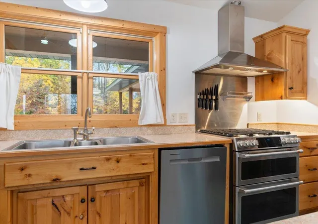Photo 4 of Single family home for sale at 7156 Wallins S Shore Dr, Pequot Lakes, MN 56472 | MLS# 7157433 | Listing updated on 2026-10-23
