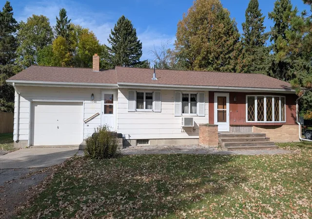 Photo 1 of Single family home for sale at 120 Park Ave, International Falls, MN 56649 | MLS# 7157438 | Listing updated on 2026-10-09