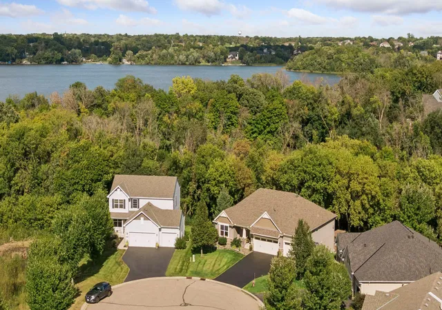Photo 3 of Single family home for sale at 2225 Lake Cir, Victoria, MN 55386 | MLS# 7157441 | Listing updated on 2026-10-08