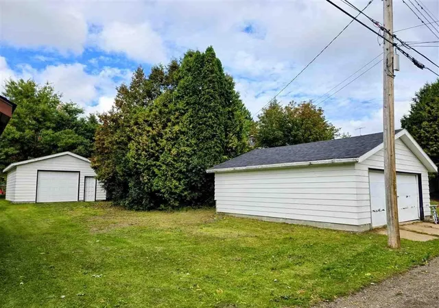 Photo 3 of Single family home for sale at 15 11th Street NW, Chisholm, MN 55719 | MLS# 7157452 | Listing updated on 2026-10-09