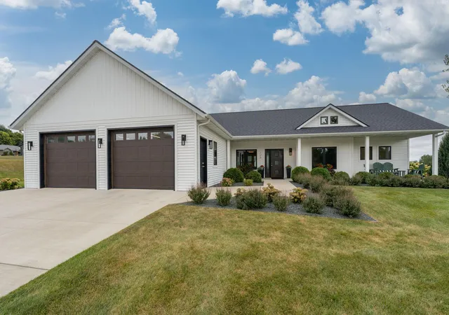 Photo 3 of Single family home for sale at 126 Shoreview Dr, Elysian, MN 56028 | MLS# 7157459 | Listing updated on 2026-10-09