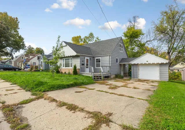 Photo 3 of Single family home for sale at 647 E 7th Street, Albert Lea, MN 56007 | MLS# 7157461 | Listing updated on 2026-10-10