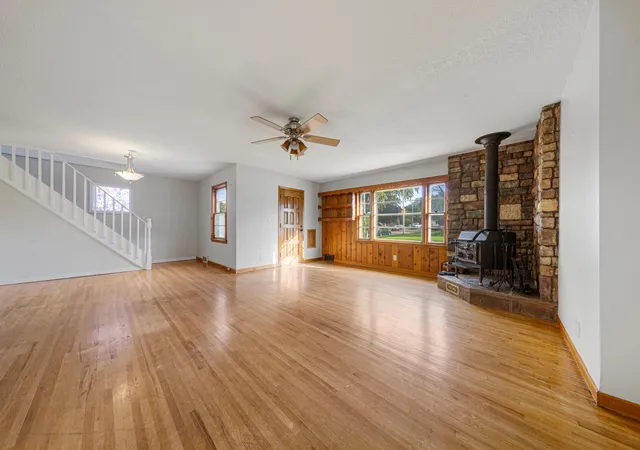 Photo 3 of Single family home for sale at 647 E 7th Street, Albert Lea, MN 56007 | MLS# 7157461 | Listing updated on 2026-10-10
