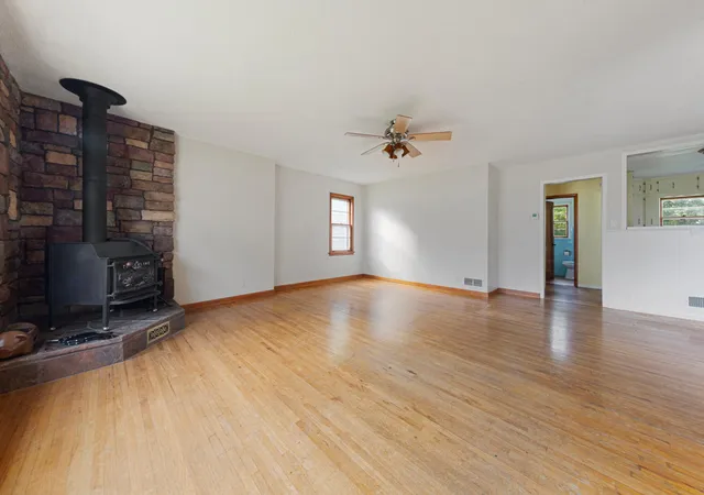 Photo 4 of Single family home for sale at 647 E 7th Street, Albert Lea, MN 56007 | MLS# 7157461 | Listing updated on 2026-10-10