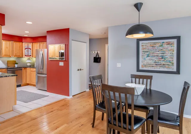 Photo 4 of Condo for sale at 3001 Lake Shore Dr #A, Minneapolis, MN 55416 | MLS# 7157471 | Listing updated on 2026-10-11