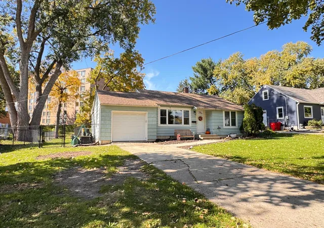 Photo 1 of Single family home for sale at 905 9th Avenue Nw, Rochester, MN 55901 | MLS# 7157475 | Listing updated on 2026-10-19