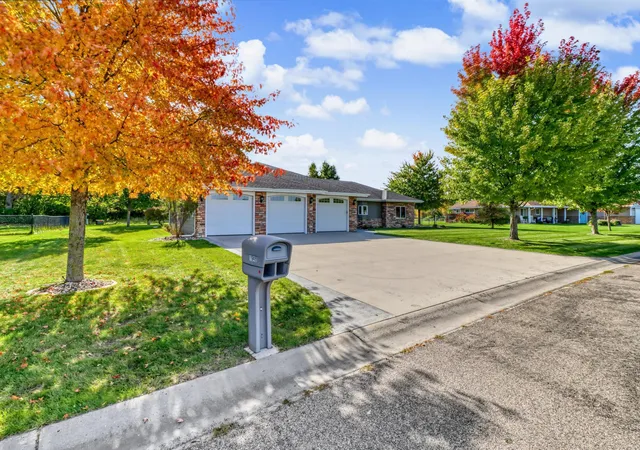 Photo 1 of Single family home for sale at 1949 Middle Crk Rd, Detroit Lakes, MN 56501 | MLS# 7157504 | Listing updated on 2026-10-10