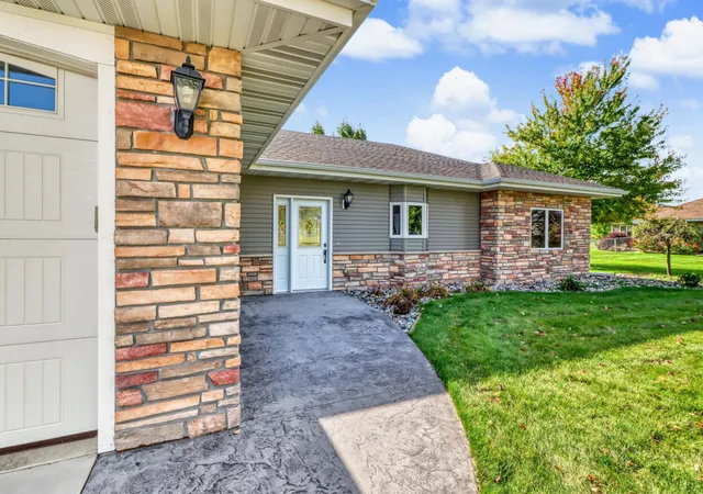Photo 3 of Single family home for sale at 1949 Middle Crk Rd, Detroit Lakes, MN 56501 | MLS# 7157504 | Listing updated on 2026-10-10