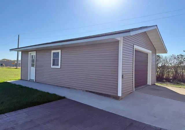 Photo 4 of Single family home for sale at 18829 Frontage Rd, Detroit Lakes, MN 56501 | MLS# 7157510 | Listing updated on 2026-10-08