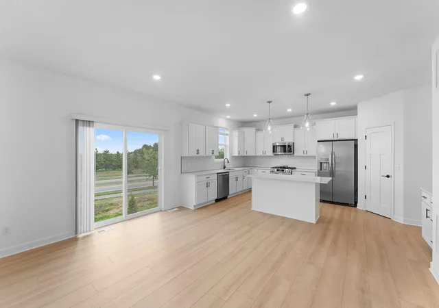 Photo 4 of Single family home for sale at 5081 Windlass Dr, Saint Paul, MN 55129 | MLS# 7157511 | Listing updated on 2026-10-08