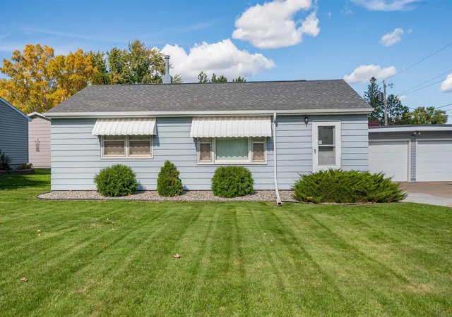 Photo 3 of Single family home for sale at 105 Sebenius St, Coleraine, MN 55722 | MLS# 7157515 | Listing updated on 2026-10-09
