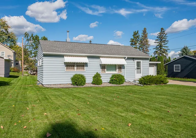 Photo 4 of Single family home for sale at 105 Sebenius St, Coleraine, MN 55722 | MLS# 7157515 | Listing updated on 2026-10-09