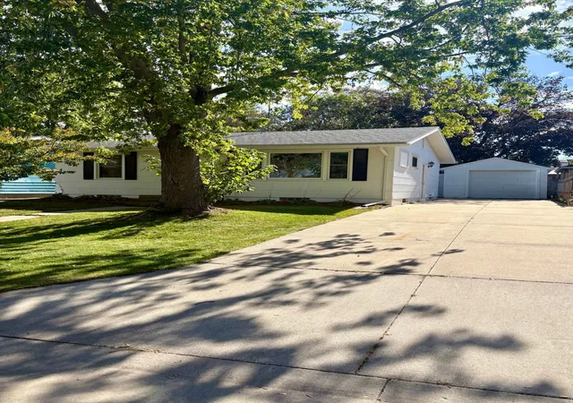 Photo 2 of Single family home for sale at 302 2nd Street Se, Stewartville, MN 55976 | MLS# 7157518 | Listing updated on 2026-10-21