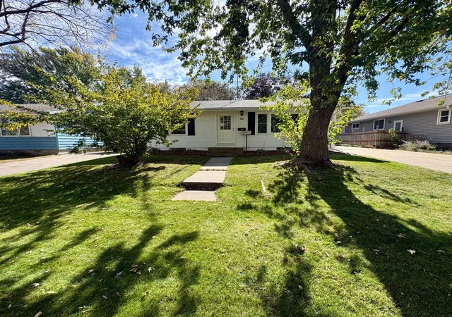 Photo 3 of Single family home for sale at 302 2nd Street Se, Stewartville, MN 55976 | MLS# 7157518 | Listing updated on 2026-10-21