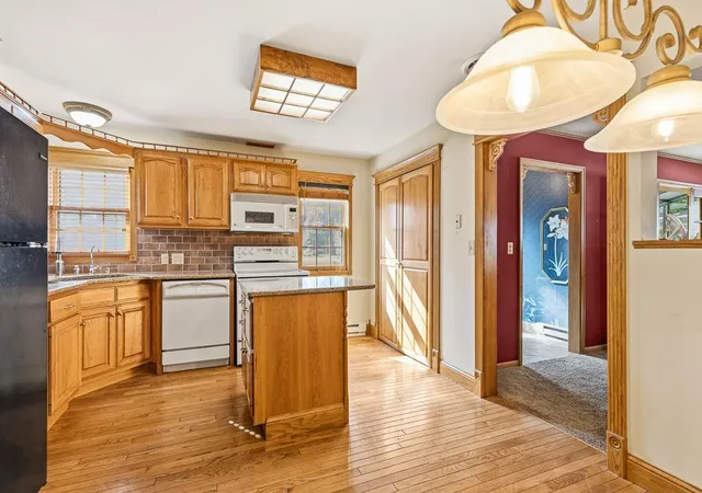 Photo 2 of Single family home for sale at 602 W Lyon St, Marshall, MN 56258 | MLS# 7157524 | Listing updated on 2026-10-14