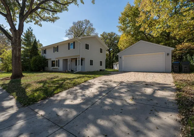 Photo 1 of Single family home for sale at 728 Winona St, Mankato, MN 56001 | MLS# 7157528 | Listing updated on 2026-10-08