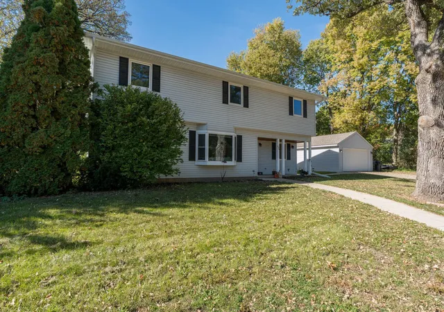 Photo 3 of Single family home for sale at 728 Winona St, Mankato, MN 56001 | MLS# 7157528 | Listing updated on 2026-10-08