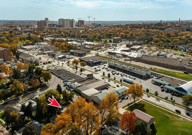 Listing Photo 4 - Condo for sale in building located at 1211 9th St NW, Rochester, MN 55901