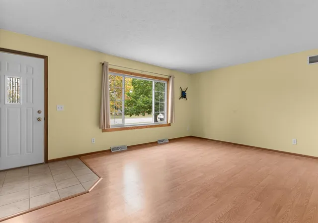 Photo 4 of Single family home for sale at 1158 Valley View Rd, Lake City, MN 55041 | MLS# 7157541 | Listing updated on 2026-10-15