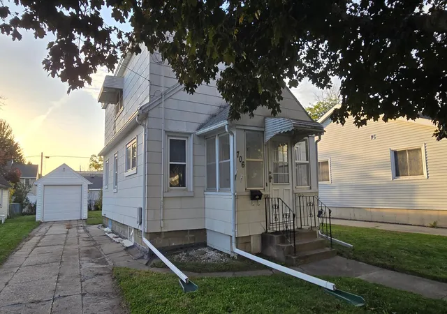 Photo 2 of Sale Pending at 706 8th Street Sw, Austin, MN 55912 | MLS# 7157545 | Listing updated on 2026-10-22