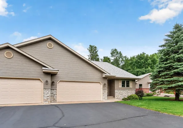 Photo 2 of Single family home for sale at 466 Cedar Ct, Taylors Falls, MN 55084 | MLS# 7157548 | Listing updated on 2026-10-08