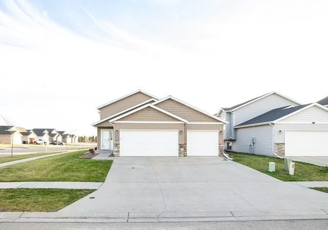 Photo 3 of Single family home for sale at 3053 38th Avenue S, Moorhead, MN 56560 | MLS# 7157577 | Listing updated on 2026-10-09