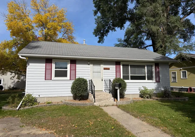 Photo 1 of Single family home for sale at 129 E Ronning Ave, Appleton, MN 56208 | MLS# 7157593 | Listing updated on 2026-10-10