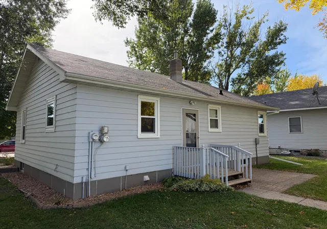 Photo 3 of Single family home for sale at 129 E Ronning Ave, Appleton, MN 56208 | MLS# 7157593 | Listing updated on 2026-10-10