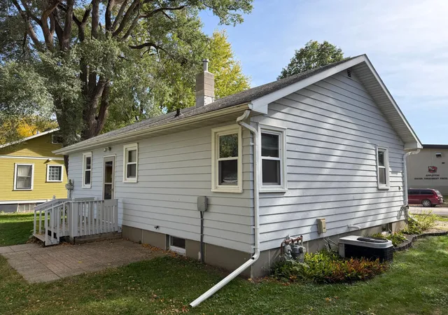 Photo 4 of Single family home for sale at 129 E Ronning Ave, Appleton, MN 56208 | MLS# 7157593 | Listing updated on 2026-10-10