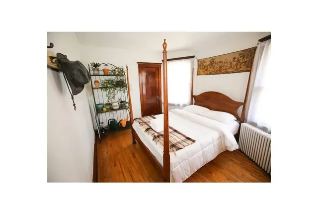 Photo 1 of House for sale at 911 Dayton Ave, Saint Paul, MN 55104 | MLS# 7157607 | Listing updated on 2026-10-08