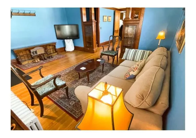 Photo 2 of House for sale at 911 Dayton Ave, Saint Paul, MN 55104 | MLS# 7157607 | Listing updated on 2026-10-08