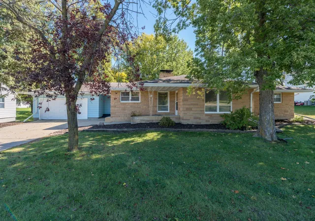 Photo 2 of Single family home for sale at 605 N Market St, Janesville, MN 56048 | MLS# 7157610 | Listing updated on 2026-10-09
