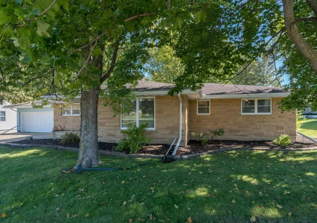 Photo 3 of Single family home for sale at 605 N Market St, Janesville, MN 56048 | MLS# 7157610 | Listing updated on 2026-10-09