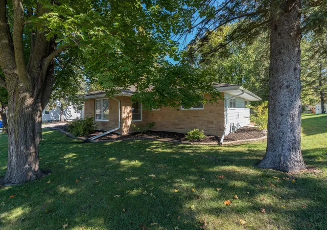 Photo 4 of Single family home for sale at 605 N Market St, Janesville, MN 56048 | MLS# 7157610 | Listing updated on 2026-10-09