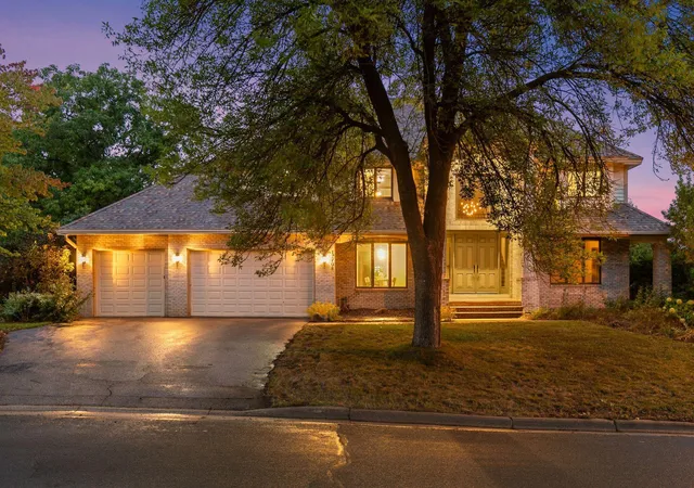 Photo 2 of Single family home for sale at 12708 Diamond Dr, Burnsville, MN 55337 | MLS# 7157628 | Listing updated on 2026-10-09