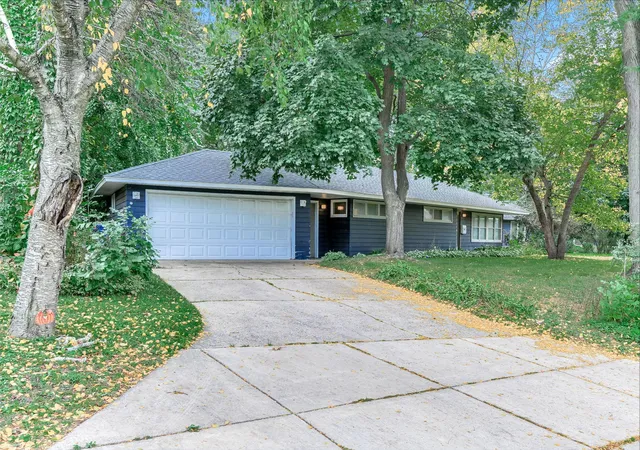 Photo 4 of Single family home for sale at 401 Turnpike Rd, Minneapolis, MN 55416 | MLS# 7157634 | Listing updated on 2026-10-09