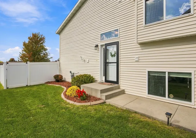 Photo 2 of Townhouse for sale at 2809 Umber Ct S, Fargo, ND 58104 | MLS# 7157654 | Listing updated on 2026-10-16