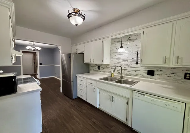 Photo 4 of Single family home for sale at 712 Neville Ct SE, Rochester, MN 55904 | MLS# 7157659 | Listing updated on 2026-10-10