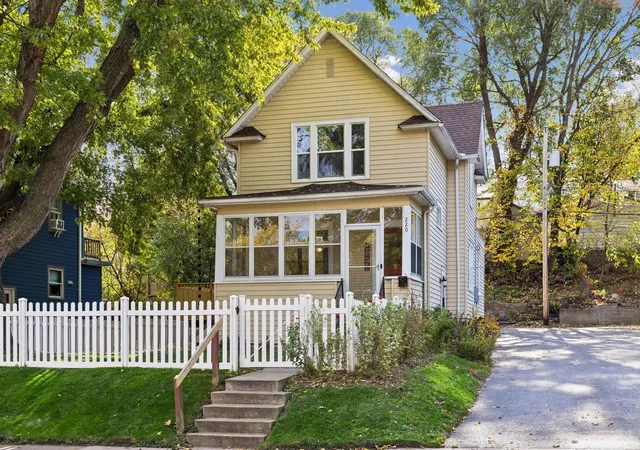 Photo 1 of Single family home for sale at 220 Winifred St W, Saint Paul, MN 55107 | MLS# 7157666 | Listing updated on 2026-10-27