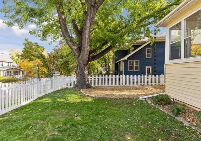 Photo 3 of Single family home for sale at 220 Winifred St W, Saint Paul, MN 55107 | MLS# 7157666 | Listing updated on 2026-10-27