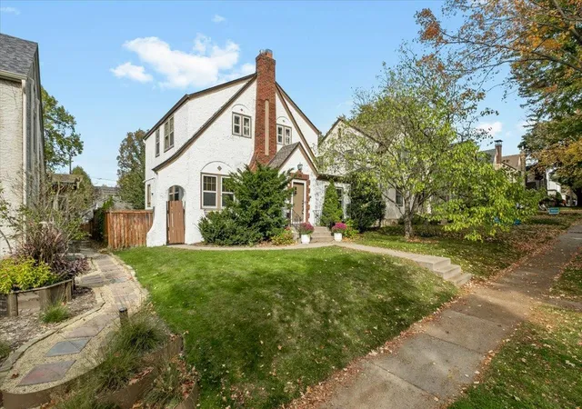 Photo 3 of Single family home for sale at 1753 Bayard Ave, Saint Paul, MN 55116 | MLS# 7157667 | Listing updated on 2026-10-22