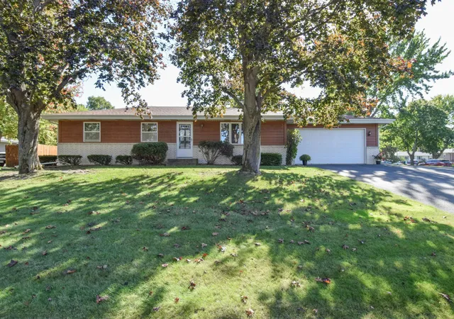 Photo 1 of Single family home for sale at 2376 Standridge Ave, Saint Paul, MN 55109 | MLS# 7157678 | Listing updated on 2026-10-09