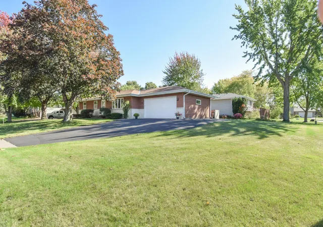 Photo 2 of Single family home for sale at 2376 Standridge Ave, Saint Paul, MN 55109 | MLS# 7157678 | Listing updated on 2026-10-09